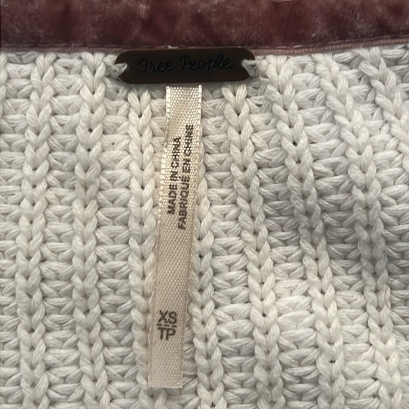 Free People Damsel White Bell Sleeve Knit Sweater SZ XS - Picture 5 of 6